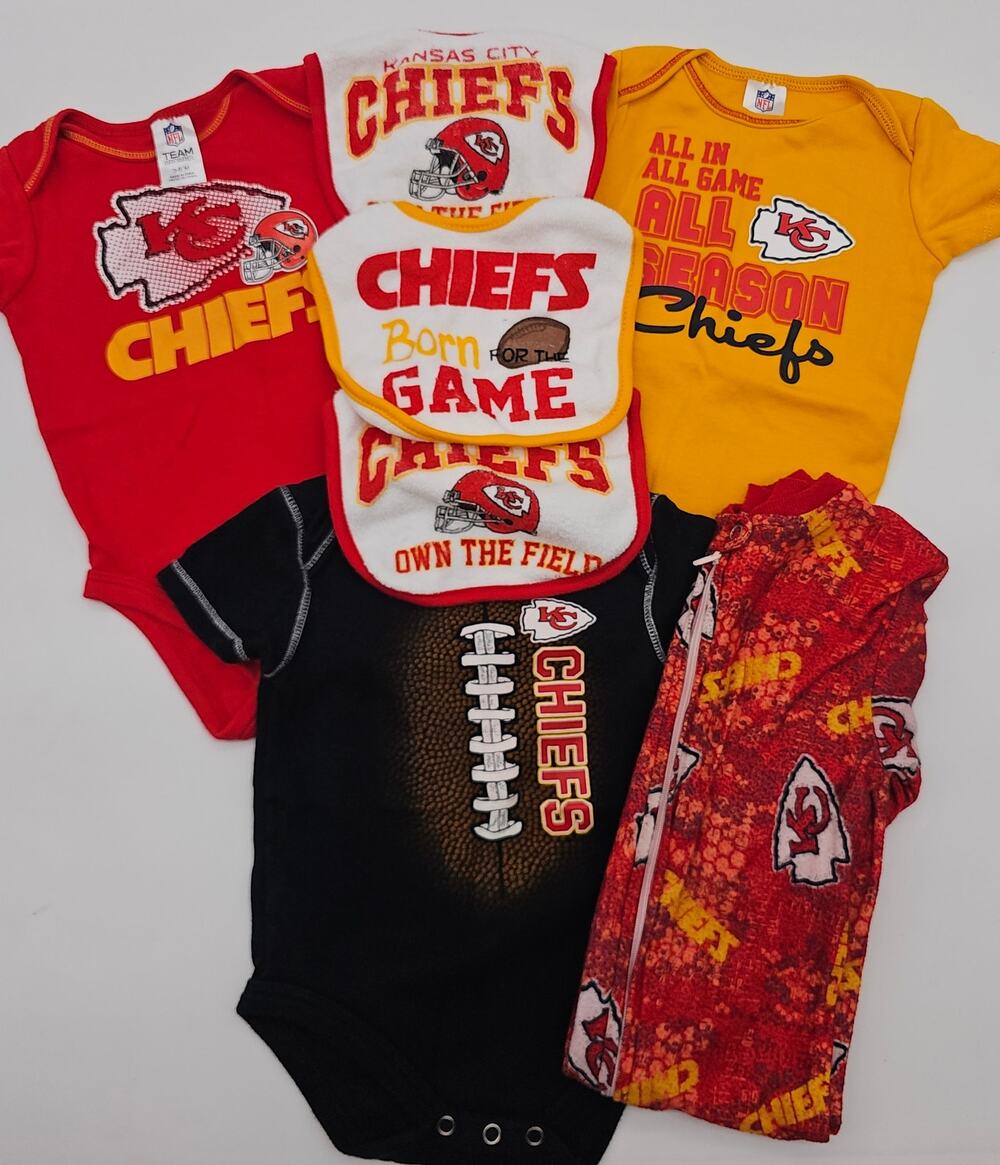Kansas City Chiefs NFL Baby 3-6M and 6-9M 7-Piece Pajama, Bib, and Bodysuit